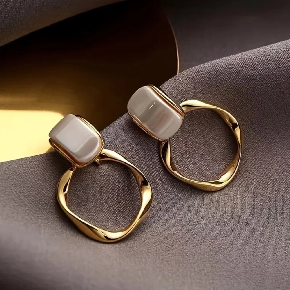 NEW Elegant Gold and White Hoop Earrings. Trendy Earrings.